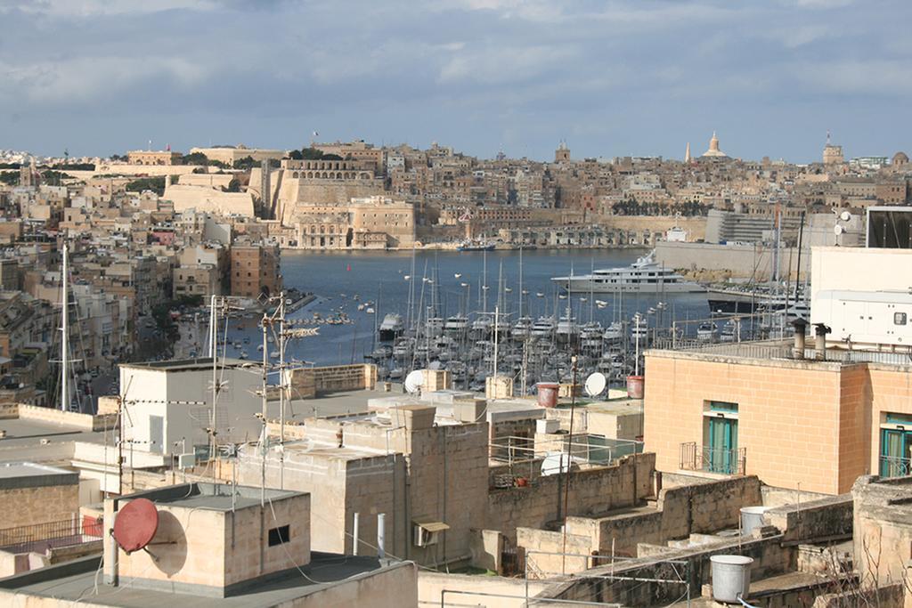 Julesy'S Bnb Cospicua Стая снимка
